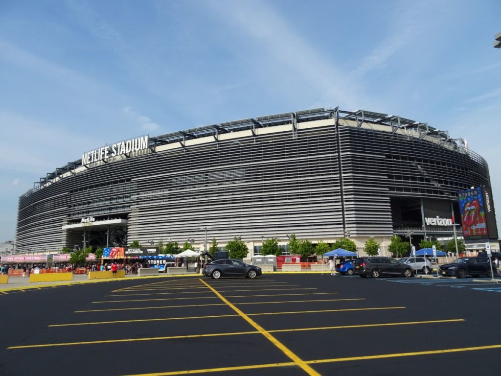 How to get to MetLife Stadium Parking Lot B in East Rutherford, Nj by Bus  or Subway?